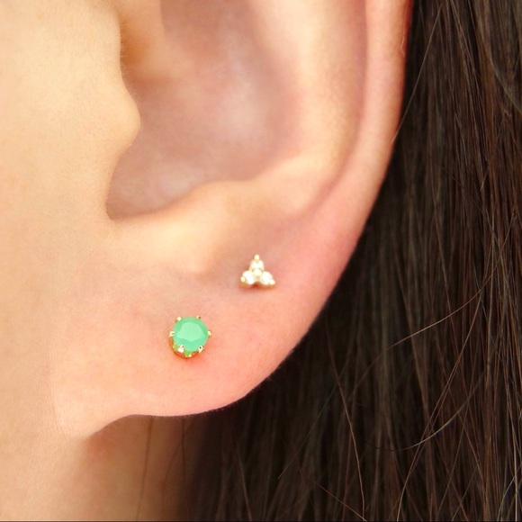 3mm green chrysoprase stud earrings 14k - Picture 2 of 7